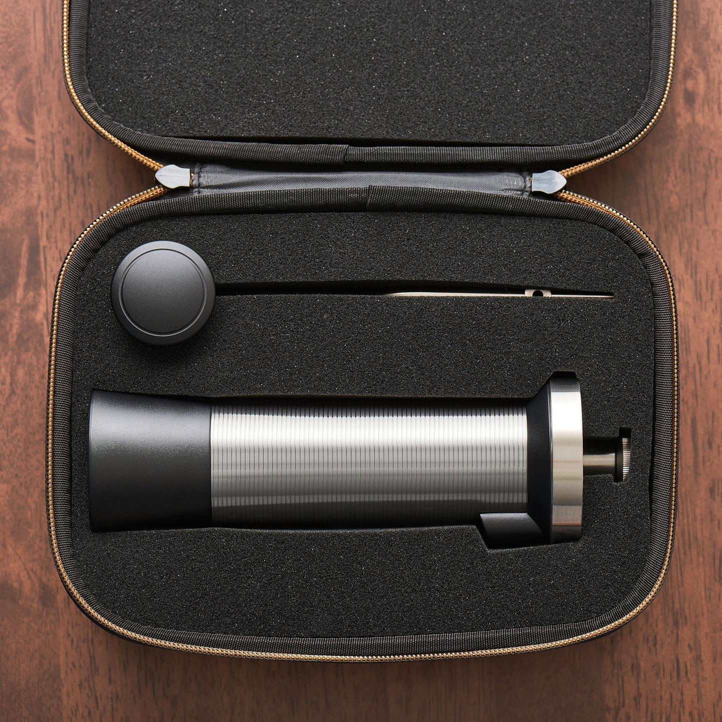 Kinu | M47 Tian Manual Grinder with Travel Case - Espresso Retro Hong Kong
